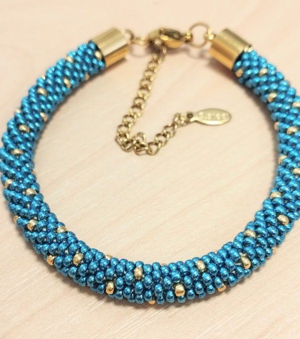 bracelet tissage au crochet perles Miyuki bleu canard et doré