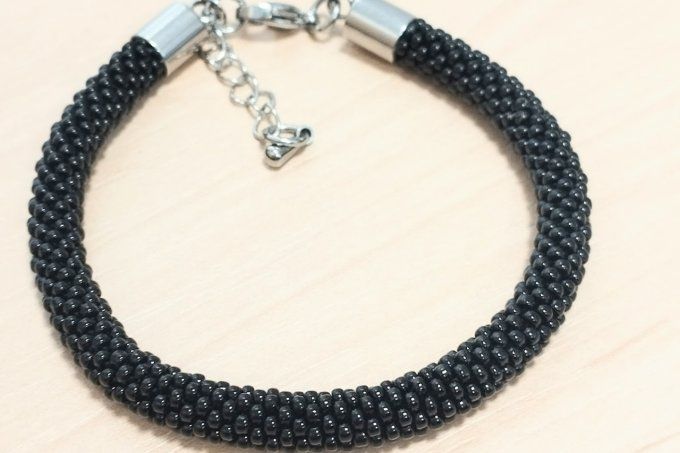 bracelet tissage au crochet perles Miyuki noir