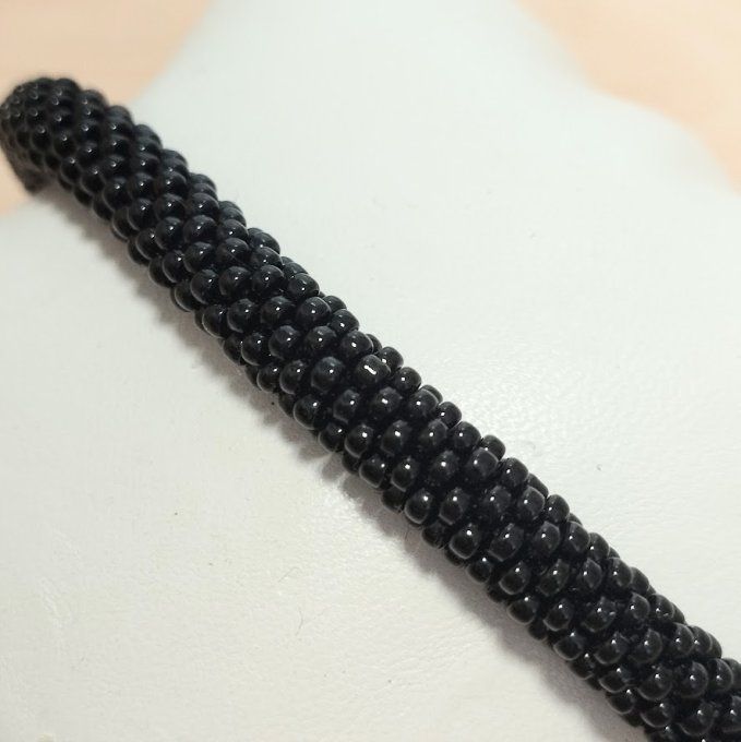 bracelet tissage au crochet perles Miyuki noir